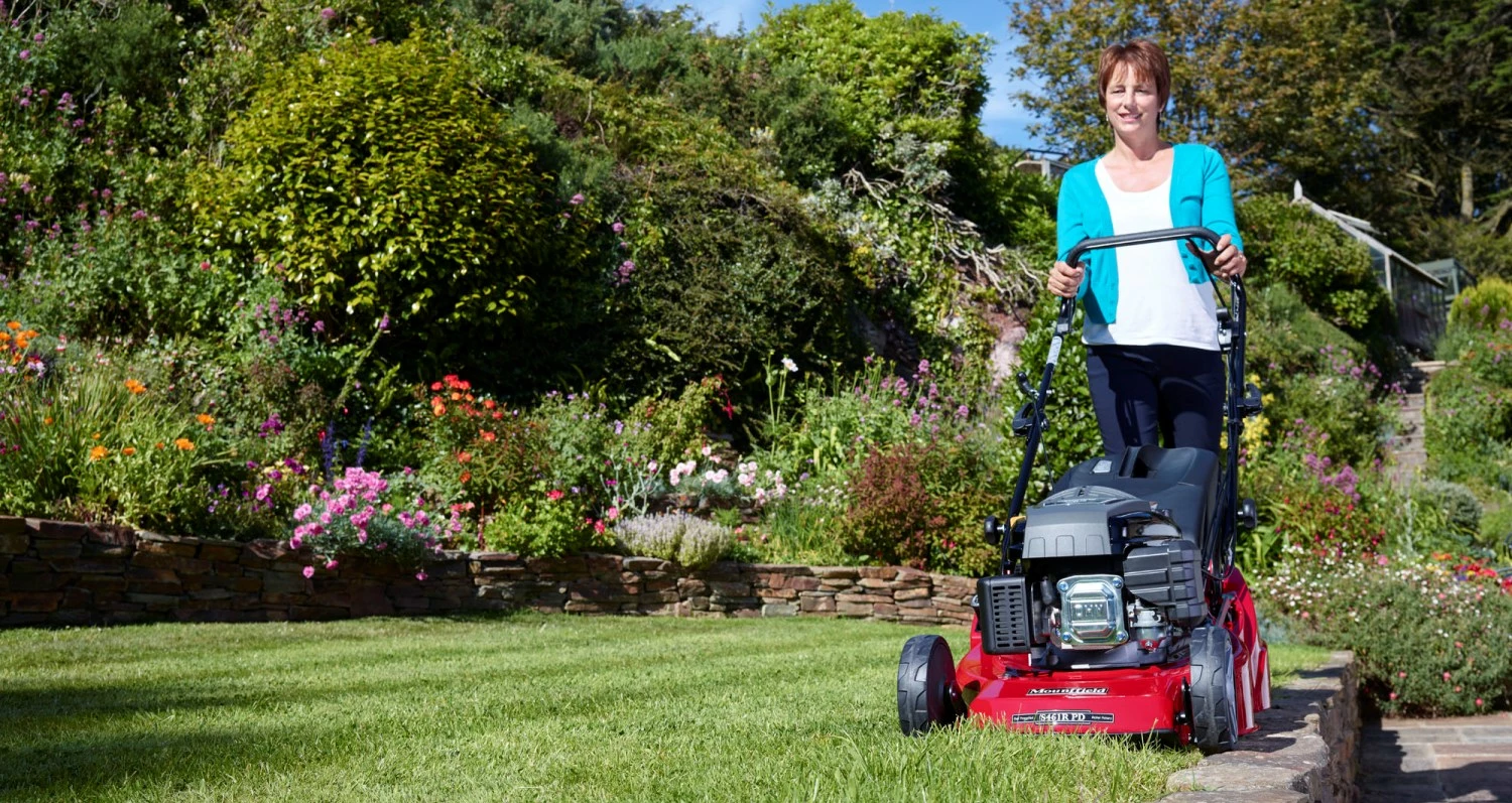 Edessä -Piha myymälä Mountfield Banner